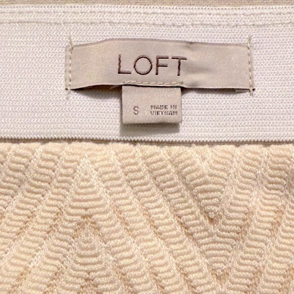 LOFT Cream Zigzag Textured Jacquard Frayed Hem Mini Pencil Skirt - Picture 10 of 10